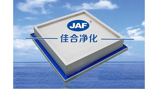 夏日炎炎，昆山佳合總經(jīng)理為車間員工送來鹽汽水